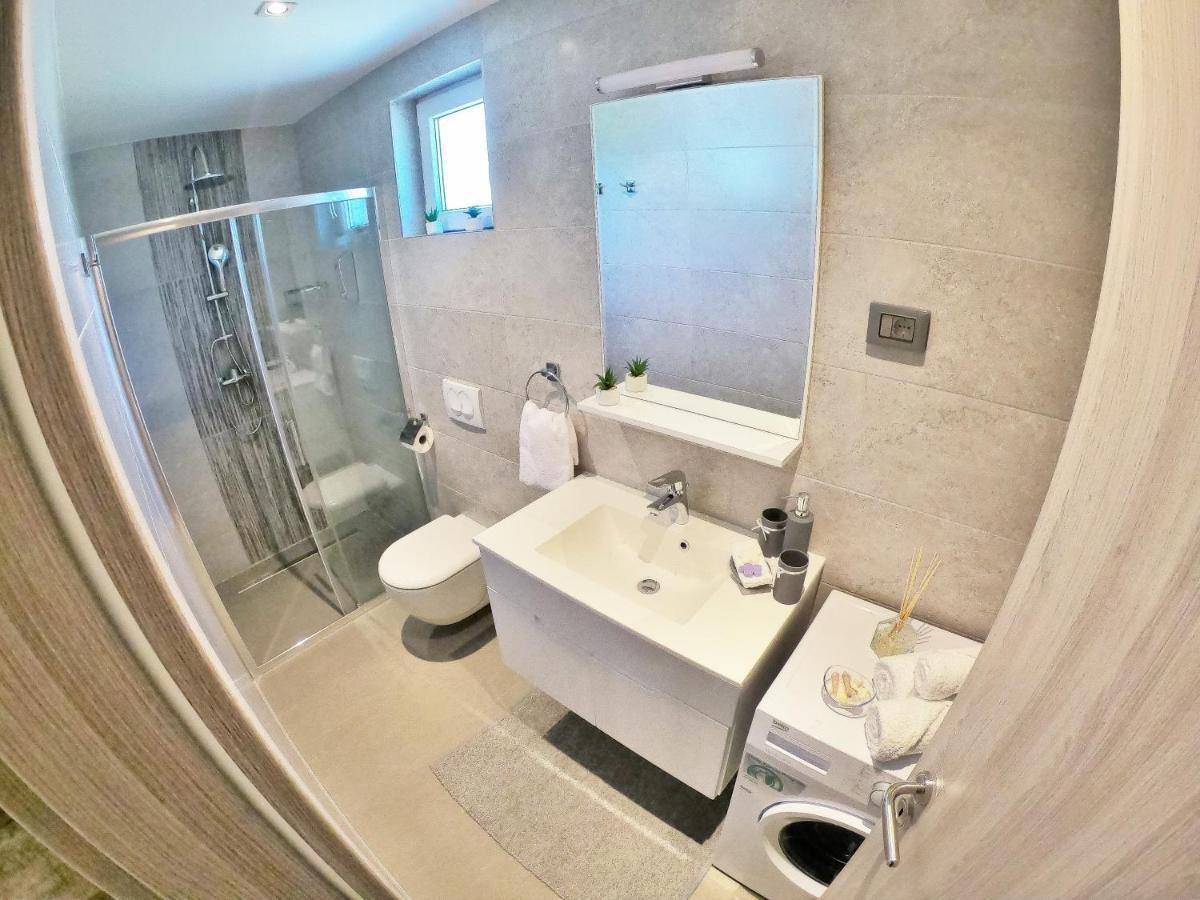Apartment Stela - Private Terrace & Parking Zadar Eksteriør billede